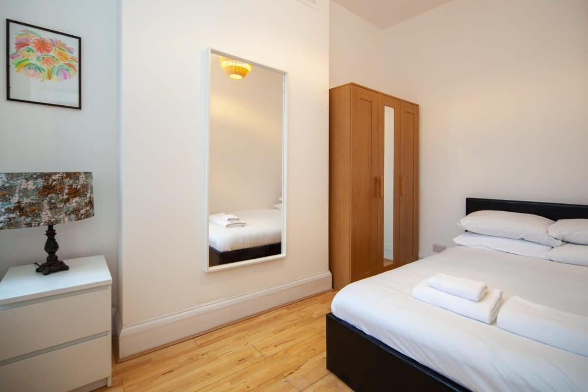 Lovely 2 Bedroom Apartment In Tooting ลอนดอน ภายนอก รูปภาพ
